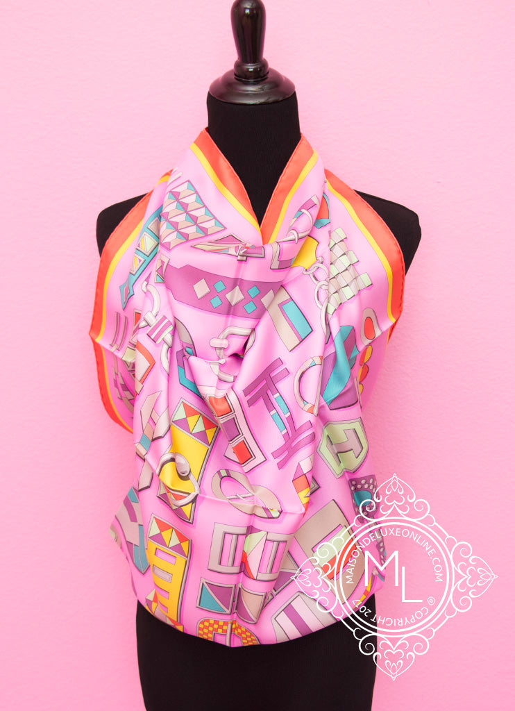 Hermes Pink Twill Silk 90 cm Carré en Boucles Scarf