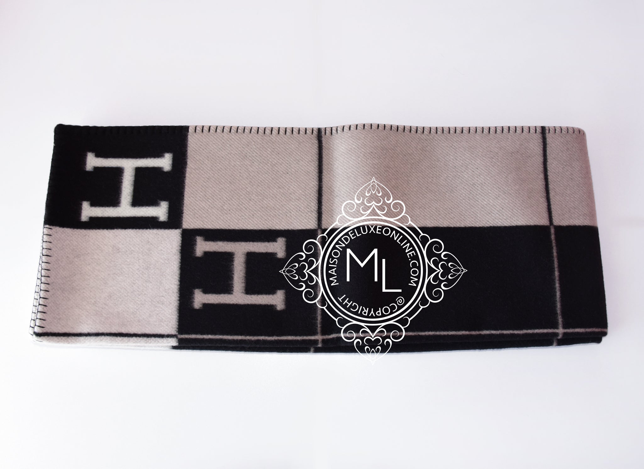 Black and white online hermes blanket