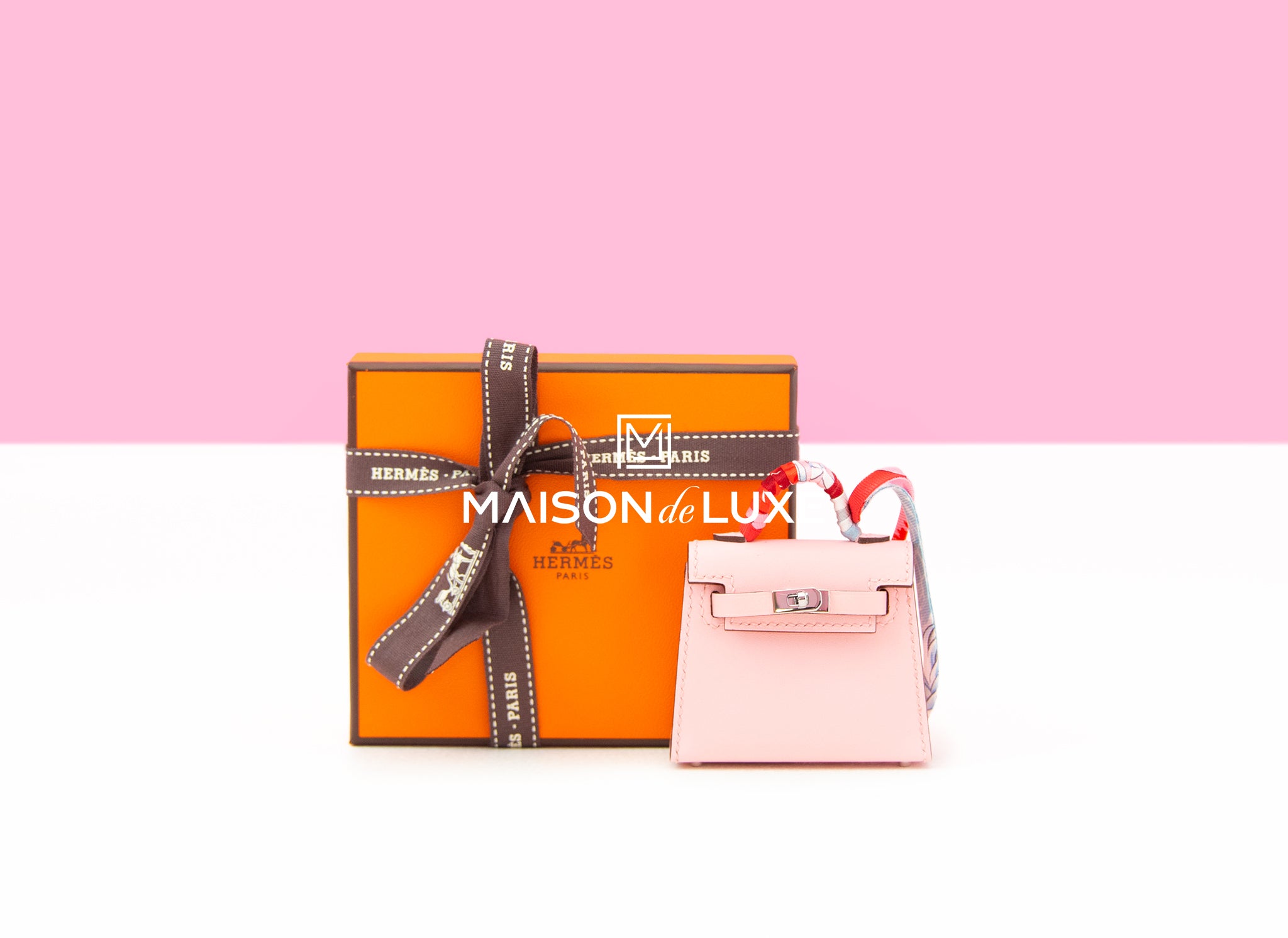 Pink Sakura Sunday 🌸💖😄 Love this mini Kelly bag charm so much to go  along with my Sakura Kelly 🌸🌸 #hermes #hermeskelly25 #hermessakura #her…