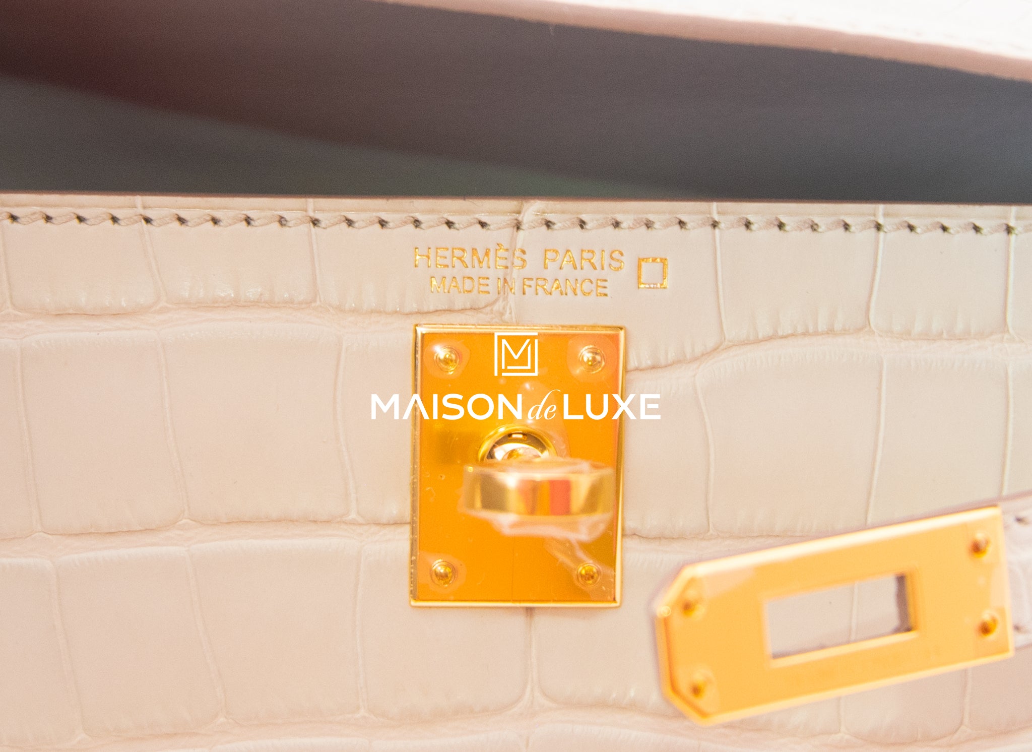 Hermès Kelly Cut Beton Crocodile Porosus Matt With Gold Hardware - AG  Concierge Fzco